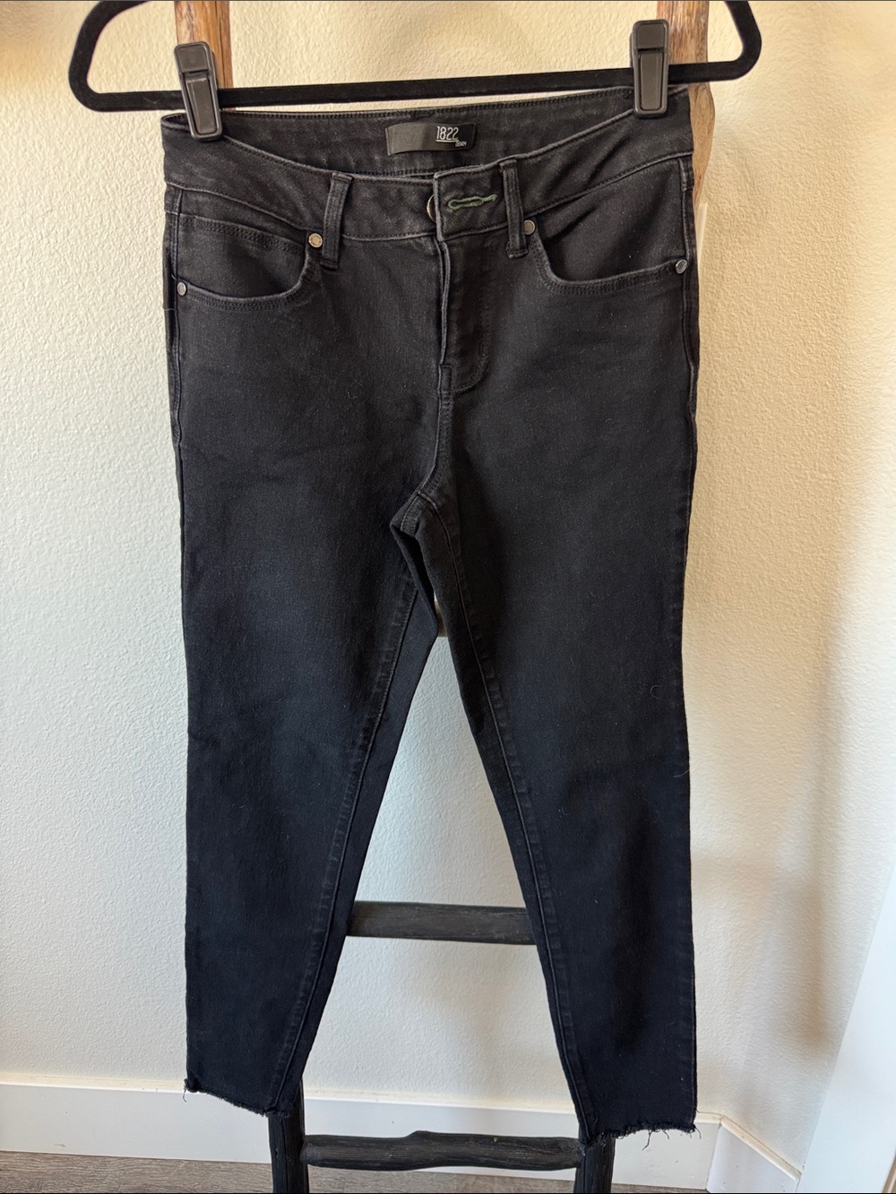 1822 Denim Black High-Rise Skinny Jeans - Sleek Stretch Fit